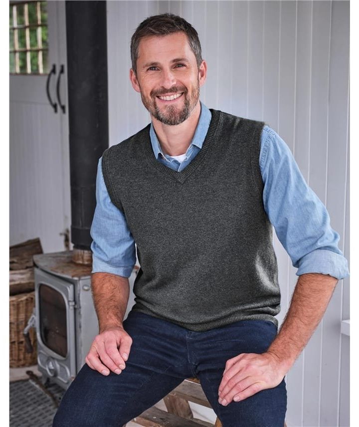 Essential Style: Sweater Vest Guide For Trendy Looks