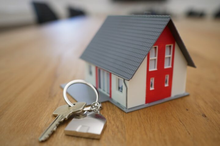 Who Receives the Payout if an Insured Home on Loan Is Damaged?